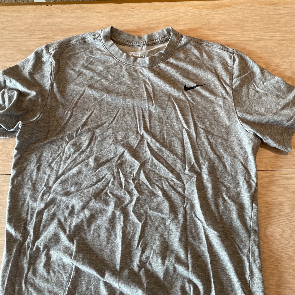 Men’s medium nike tee